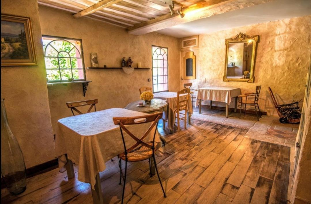 La Medievale du Luberon Roussillon en Isere Esterno foto